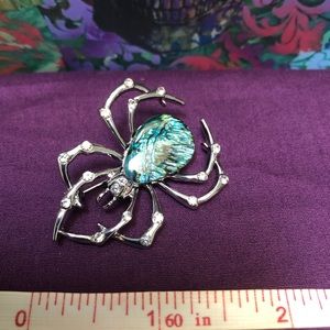 Spider pin